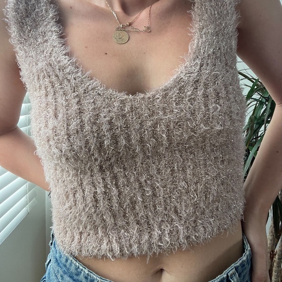 URBAN OUTFITTERS FURRY CROP - Picture 3 of 4
